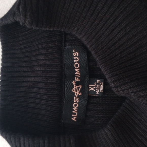 Almost Famous Black Ribbed Top - Picture 3 of 3